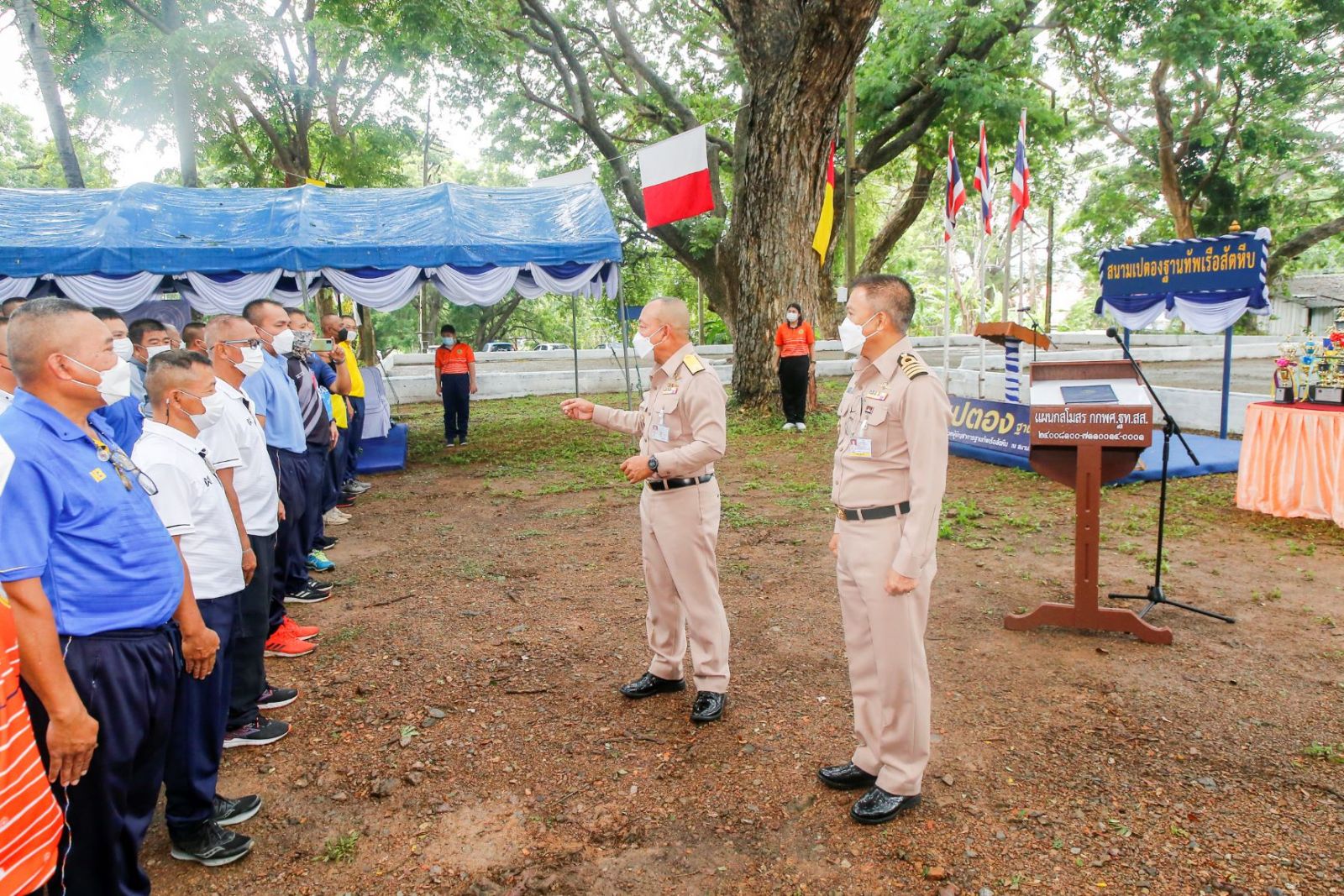 ผู้บัญชาการฐานทัพเรือสัตหีบ เป็นประธานเปิดการแข่งขันกีฬาเปตอง และมอบรางวัล ณ สนามเปตองหน้าสโมสรประทวน ฐานทัพเรือสัตหีบ